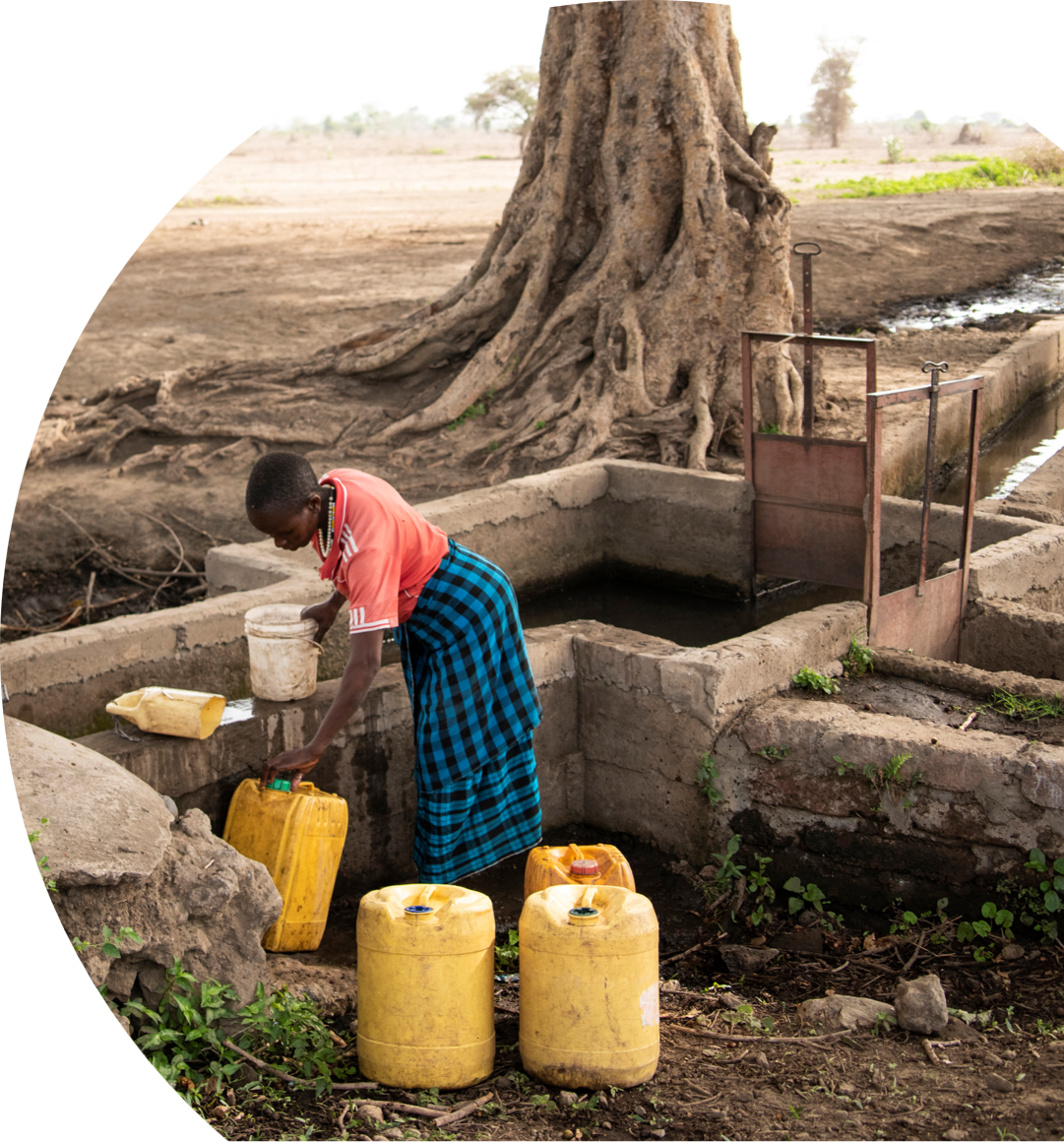 Nasinyari at a well